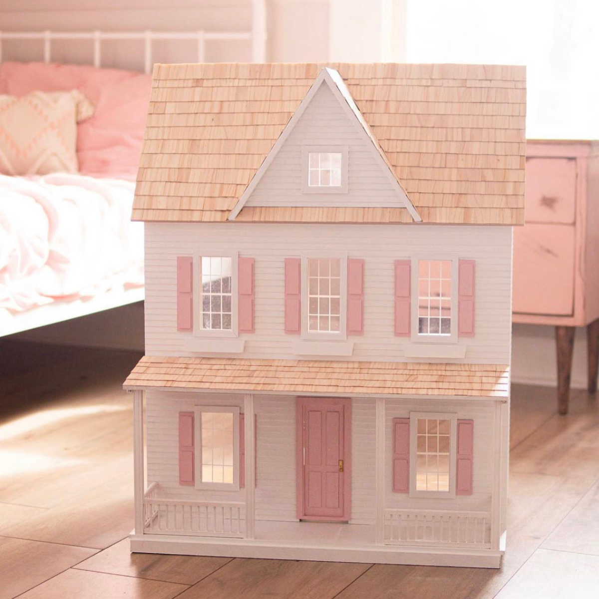 white an pink dollhouse